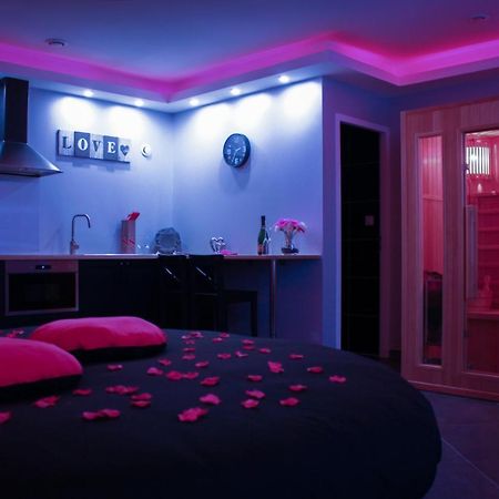 Nuit Vip Spa Sauna Privatif Le Rove Zewnętrze zdjęcie