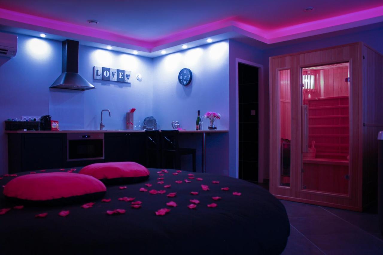 Nuit Vip Spa Sauna Privatif Le Rove Zewnętrze zdjęcie