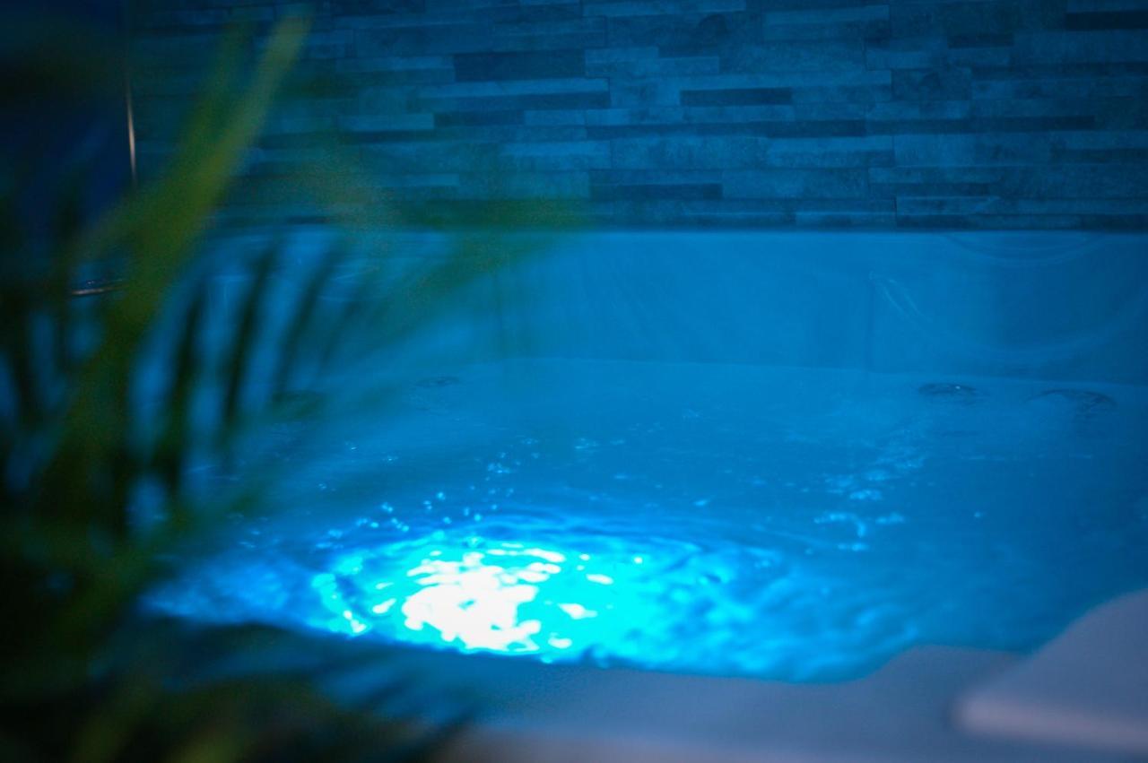 Nuit Vip Spa Sauna Privatif Le Rove Zewnętrze zdjęcie