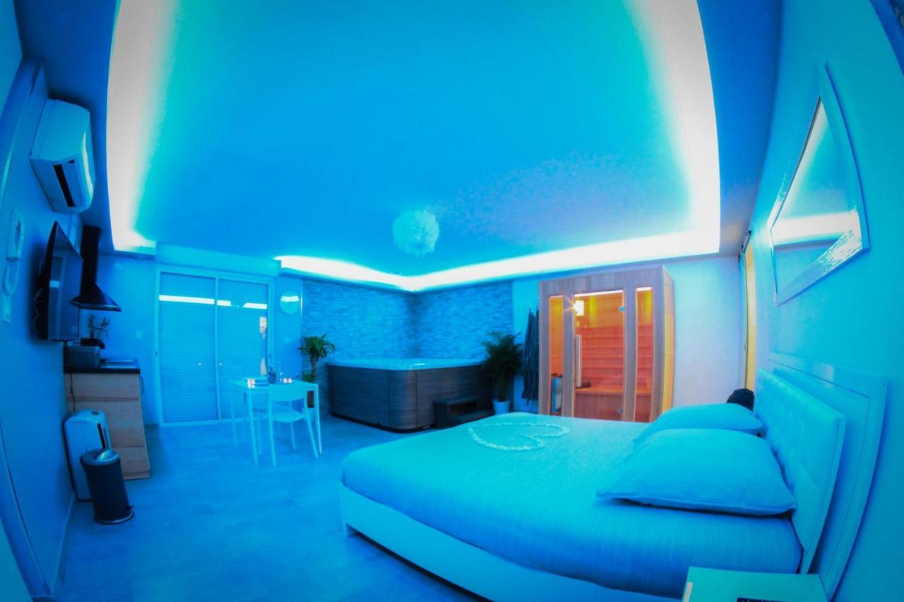 Nuit Vip Spa Sauna Privatif Le Rove Zewnętrze zdjęcie